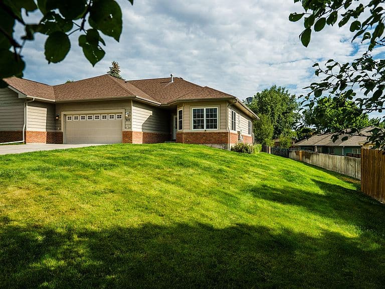 600 Comanche Ln photo 3