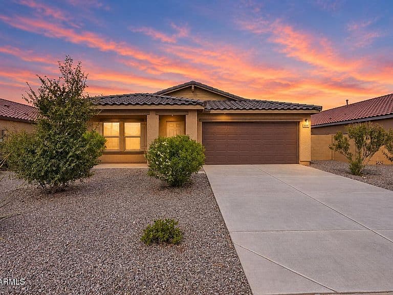 2024 E Velvet Place photo 1