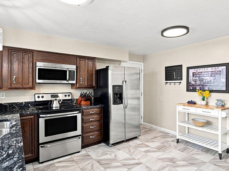 1334 S Camino Seco photo 4