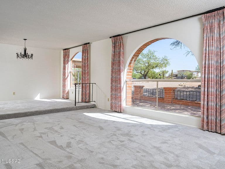 1642 W Avenue De Maximillian photo 3
