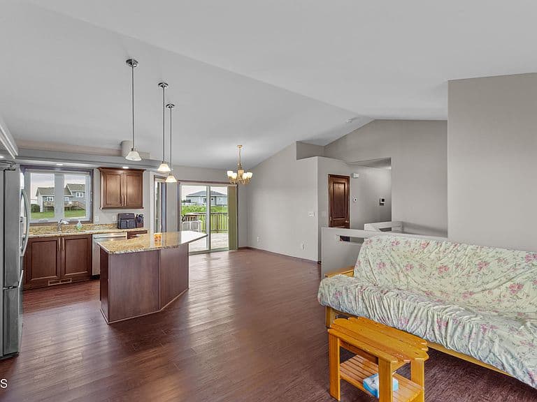 1413 Shires Dr SE photo 4