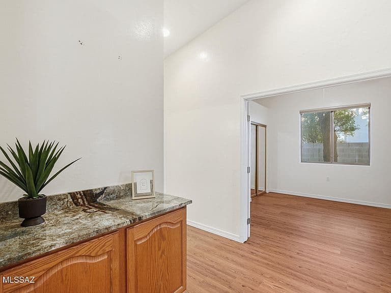 1565 W Periwinkle Pl photo 5