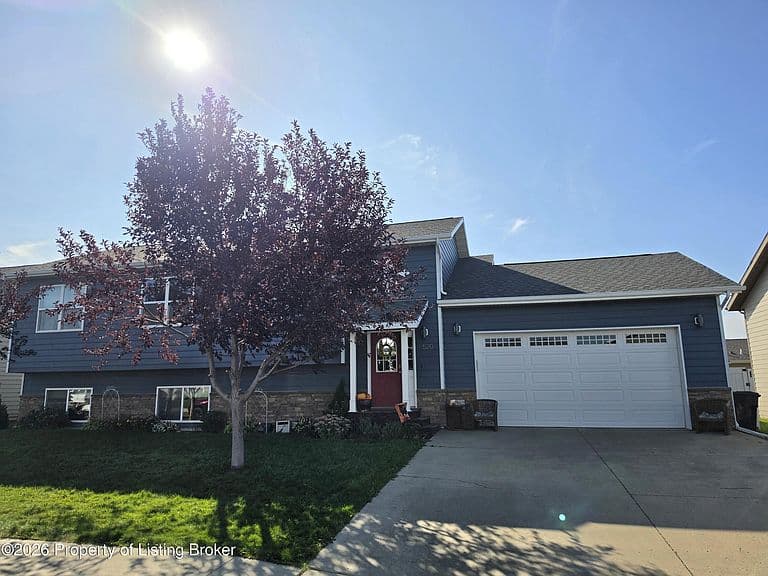 520 Highlands Ave photo 1