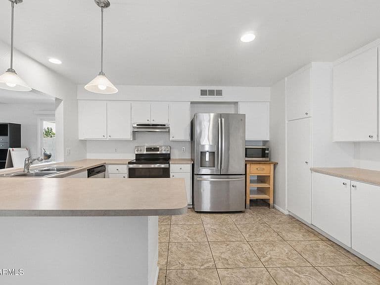 642 W MAGDALENA Drive photo 3