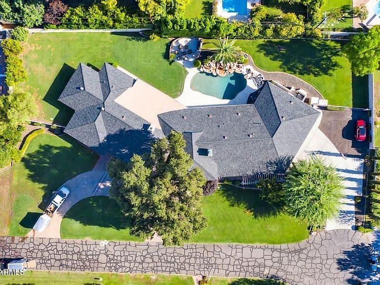 330 W LAWRENCE Road photo 2