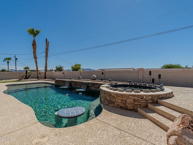 2627 Bamboo Dr photo 3