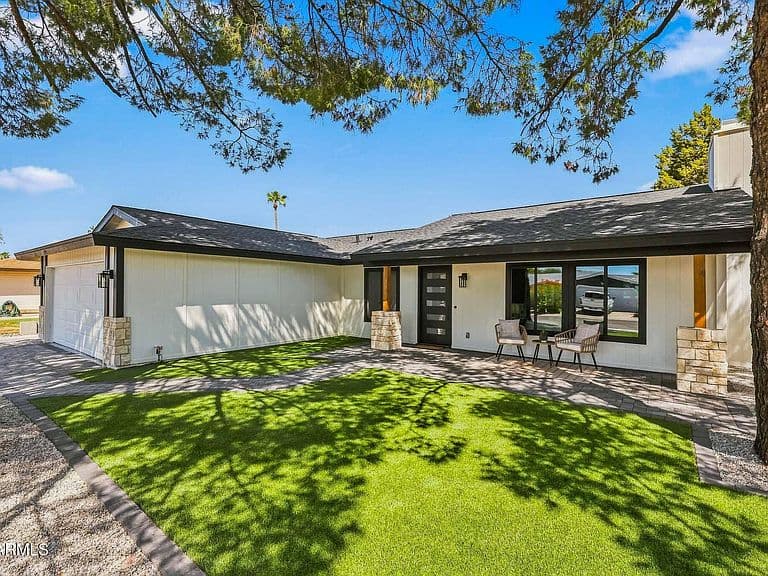 6814 E BEVERLY Lane photo 4