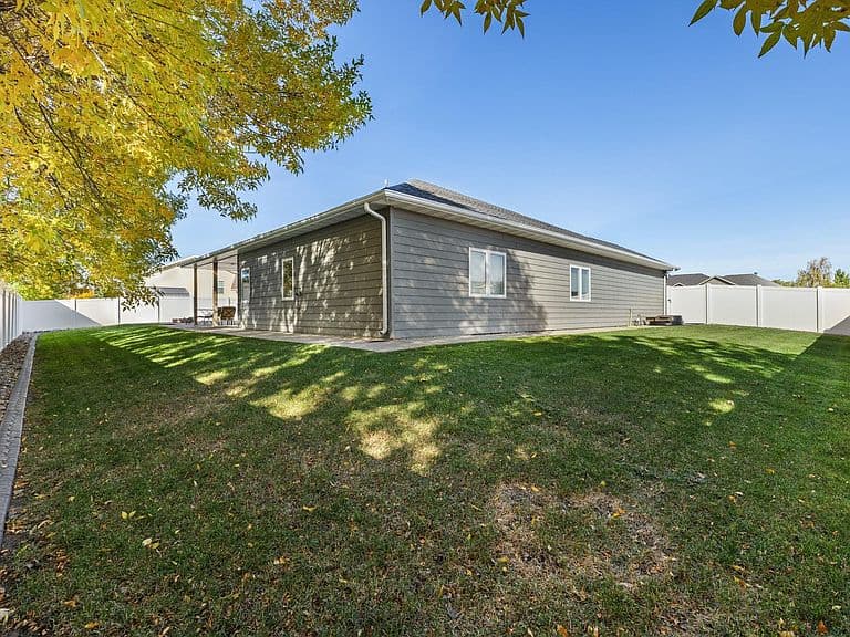 1216 Hiawatha St SE photo 5