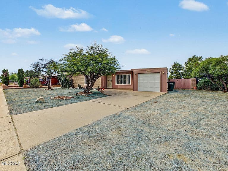 8251 E Escalante Rd photo 3