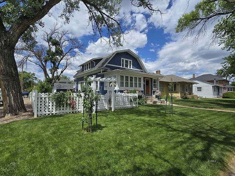 21 S Stacy Ave photo 1