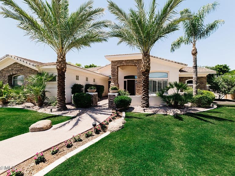 1670 W GRAND CANYON Drive photo 2