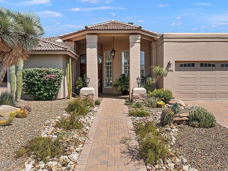 10195 E CORRINE Drive photo 3