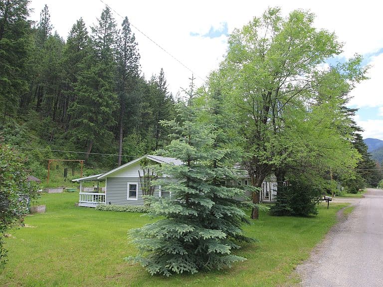 6350 Pine Cone Dr photo 3