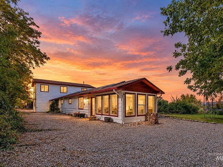 3817 Star Ln photo 2