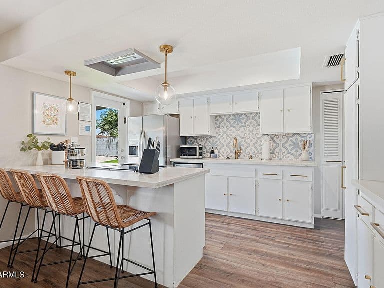 8320 E BUENA TERRA Way photo 4