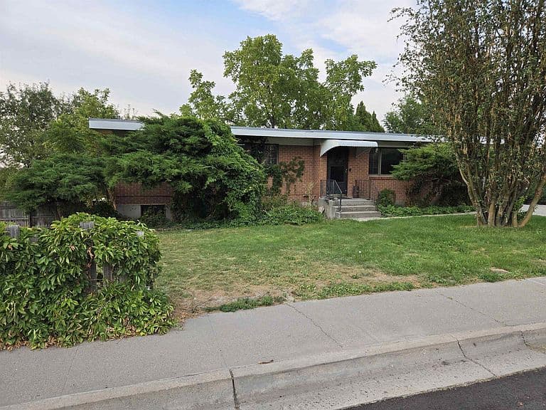 1800 Monte Vista Dr photo 1