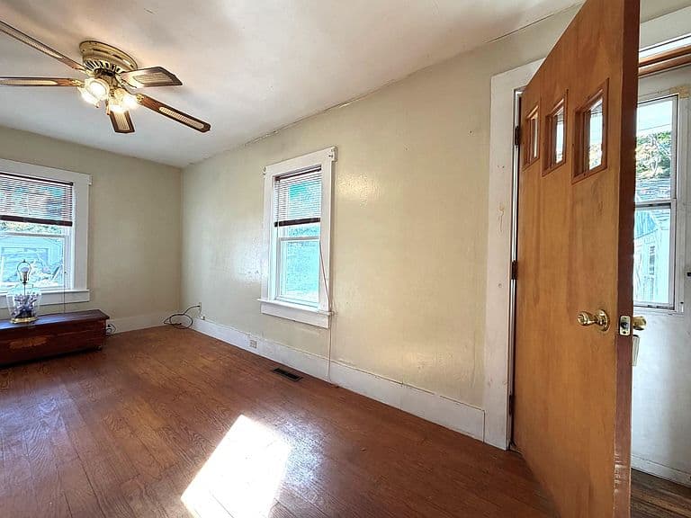 87 Pinehurst Avenue photo 4