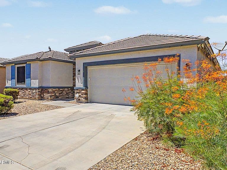 744 W DESERT HOLLOW Drive photo 2
