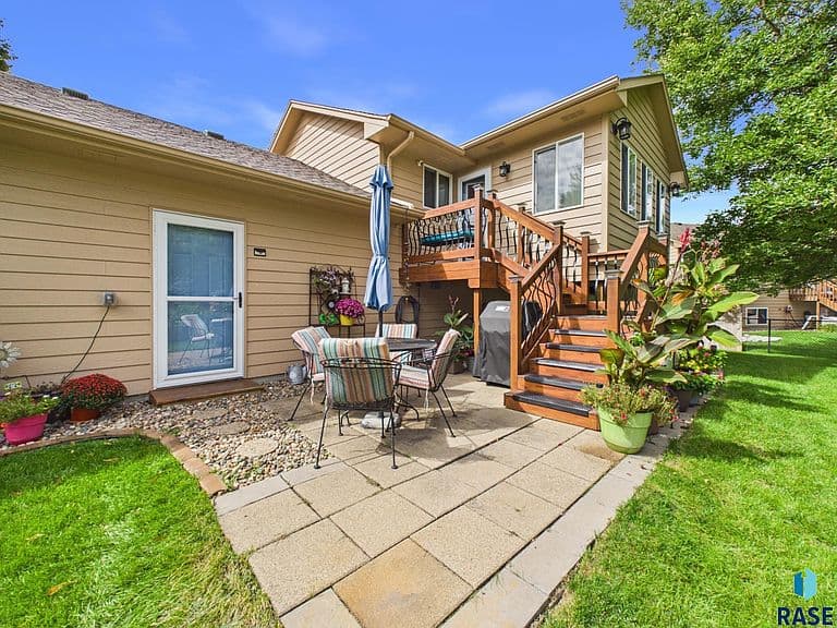 5936 S Lois Ln photo 2