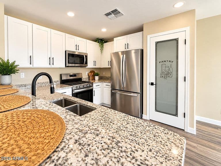 15283 W ADAMS Street photo 1