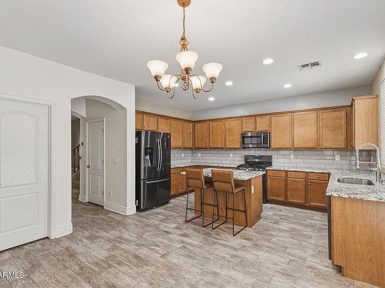 18027 W SUNNYSLOPE Lane photo 5