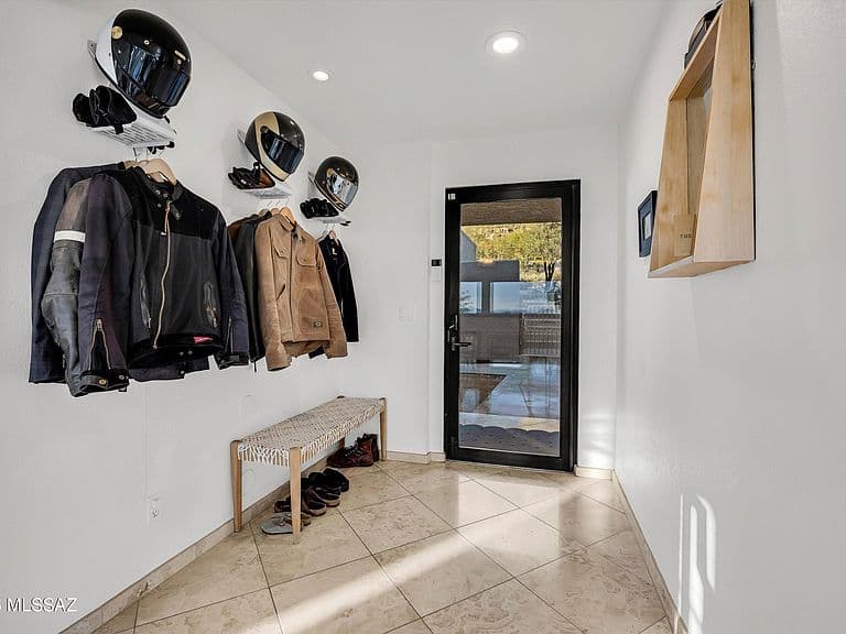 4560 E Ina Rd photo 4