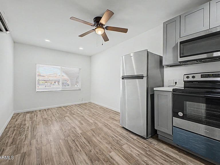 6340 W AVALON Drive photo 4