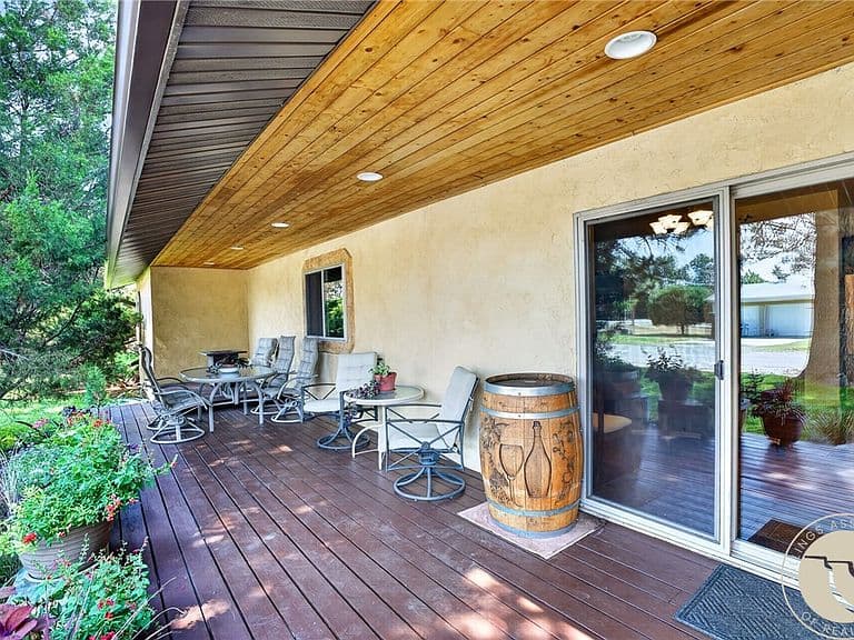 405 Crow Ln photo 3