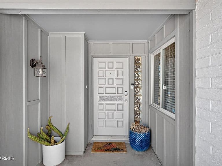 131 E RIVIERA Drive photo 2