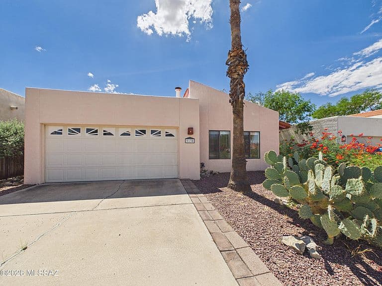 9130 E Calle Maria photo 1
