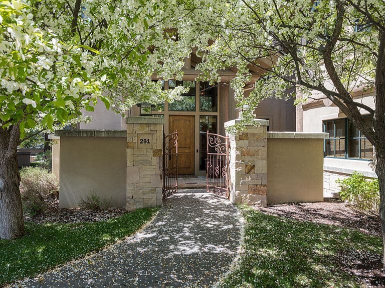 291 River St W photo 3