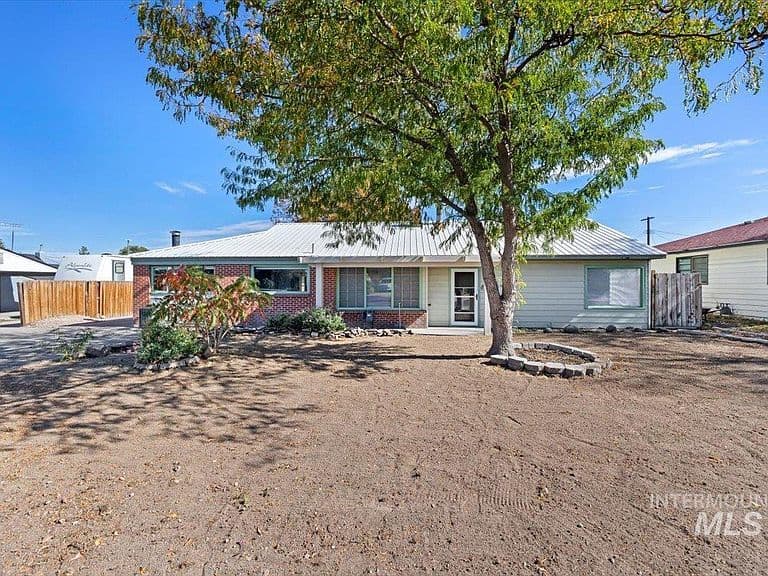 586 Fillmore St photo 1