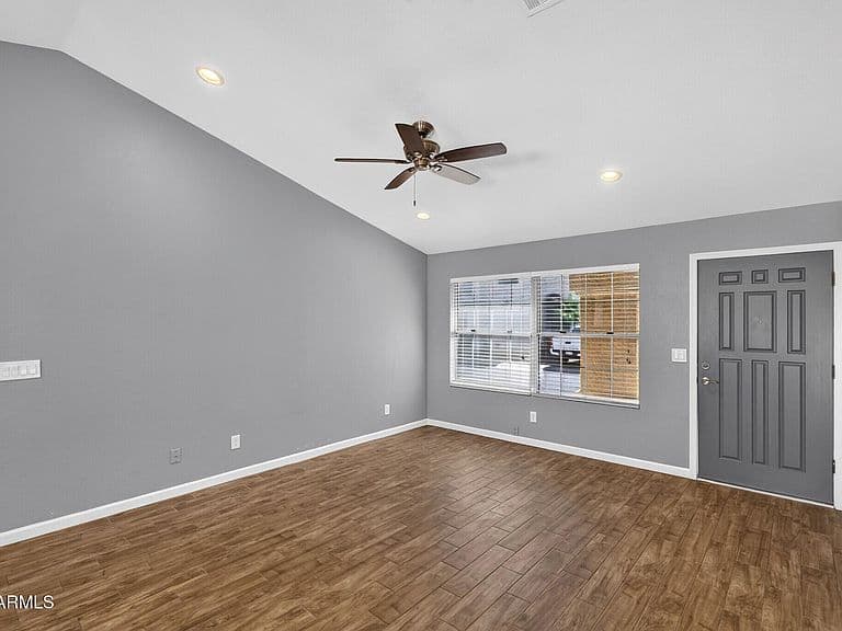 836 E AUDREY Lane photo 3