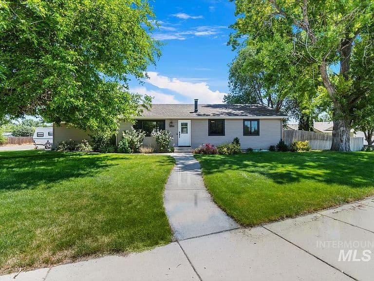 1198 N Pyrite Ave photo 1