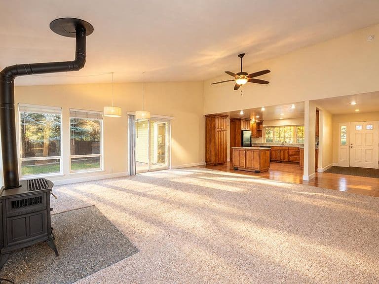 1830 Northridge Dr photo 4
