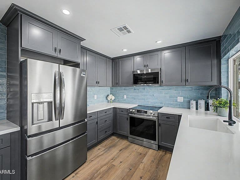 2818 E MALAPAI Drive photo 4
