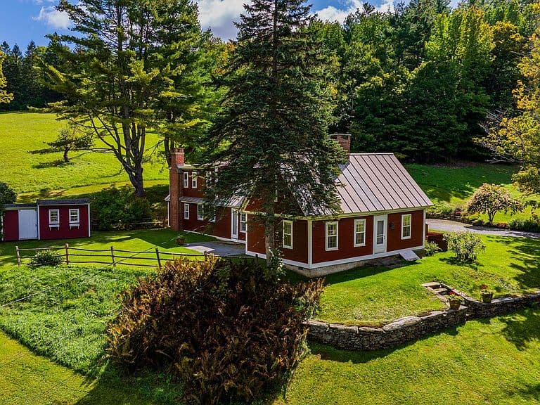 1419 Cloudland Road photo 2