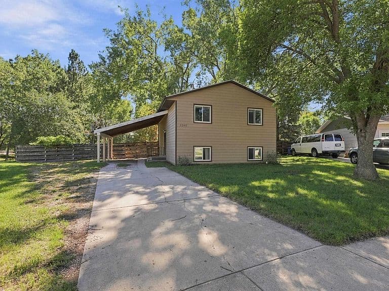3246 Hall St photo 3