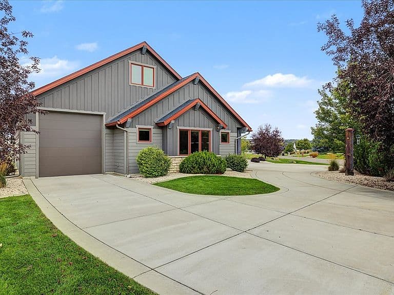 5978 Autumnwood Dr photo 2