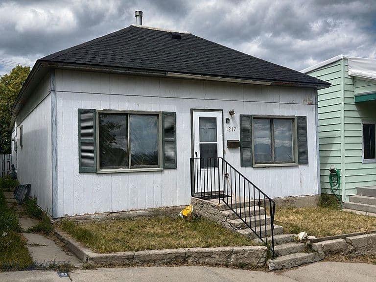 1217 W Silver St photo 5