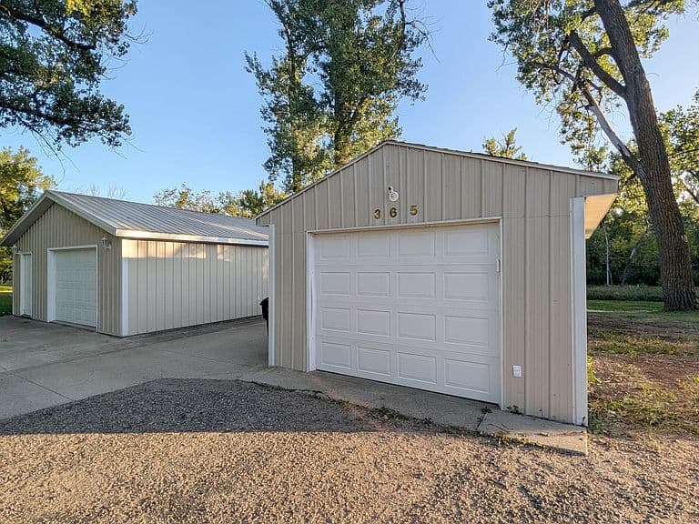 365 Glenwood Dr photo 2