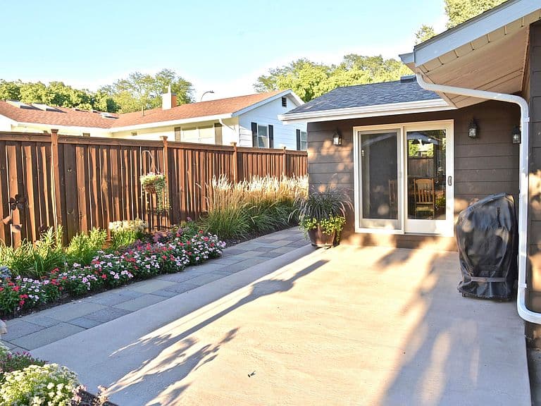 1516 E Summit Ave photo 2