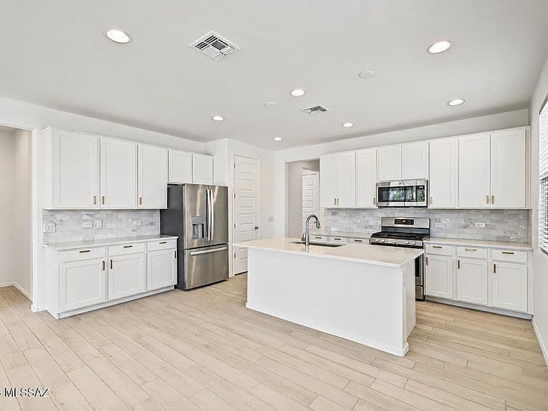10940 W Sarabella Dr photo 2