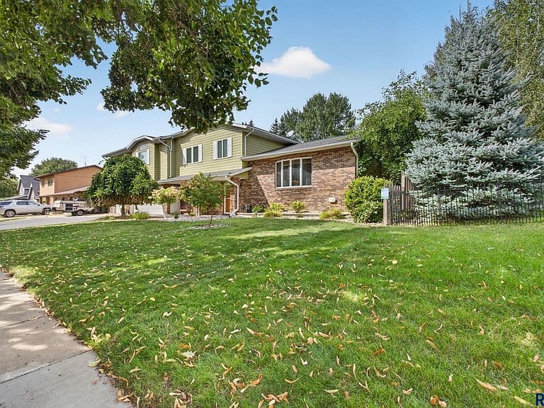 708 E Alder Ln photo 2
