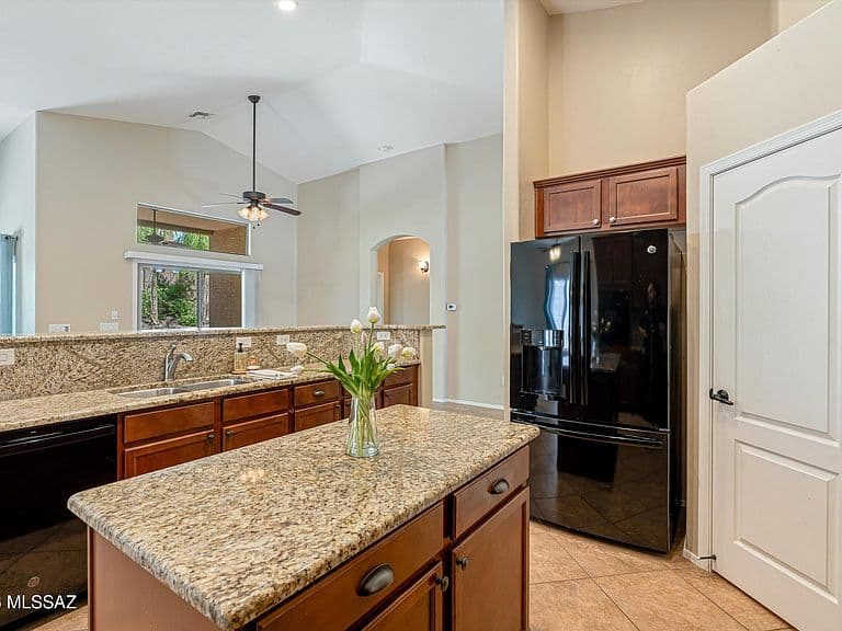 622 W Tremolo Ln photo 5