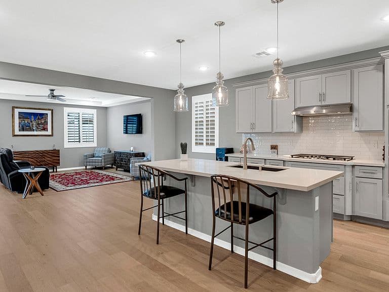 4334 N Pioneer Dr photo 5