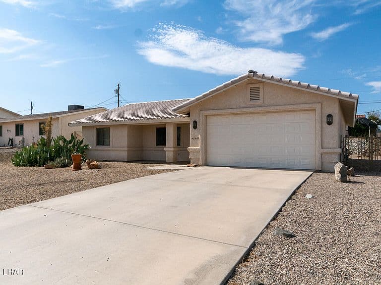 1649 Avalon Ave photo 4