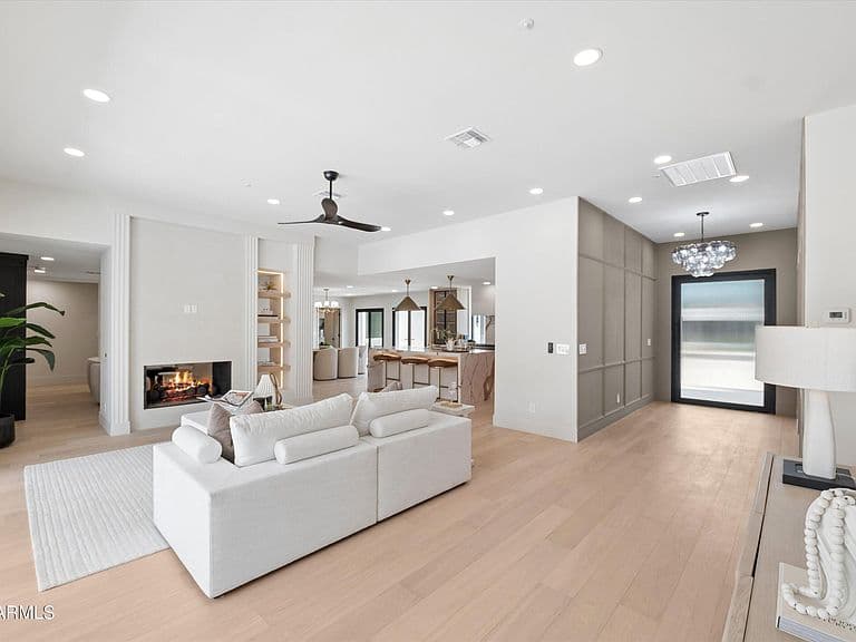 10905 E Tierra Drive photo 2