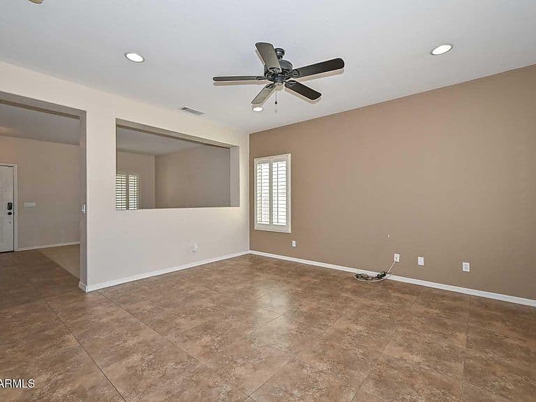 29789 W FAIRMOUNT Avenue photo 5