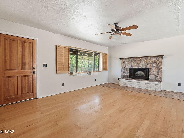 1560 N Calle Valencia photo 5